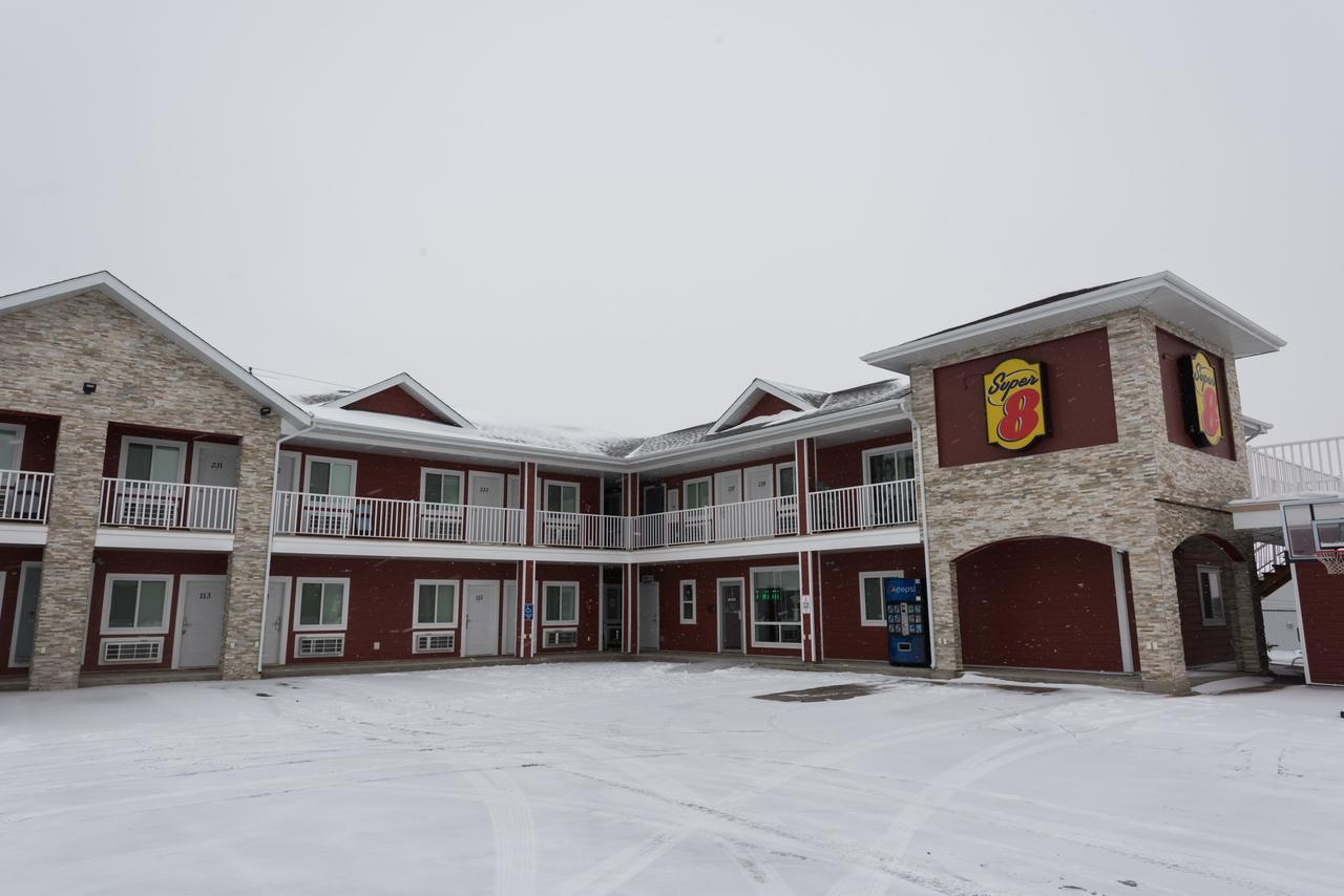 Super 8 By Wyndham Watrous Motel Eksteriør bilde